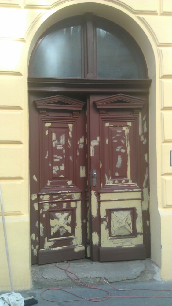 Restaurování a natírání dveří