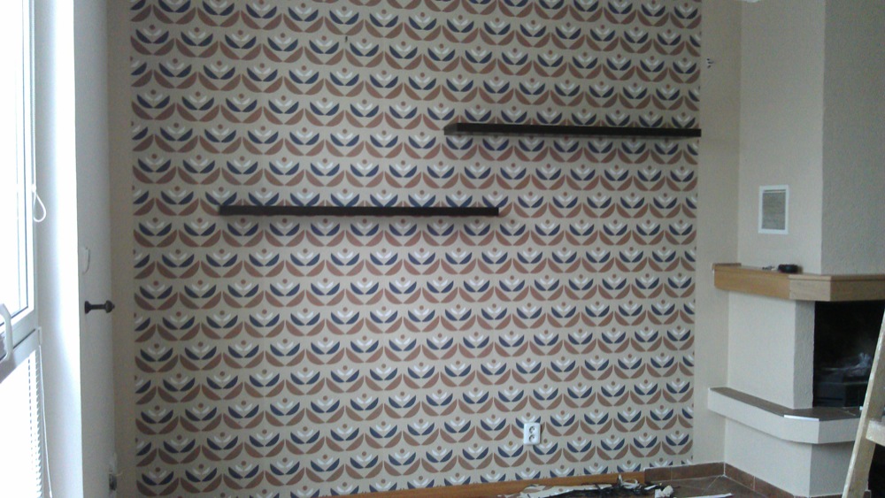 Ukázka tapetování stěny vliesovou tapetou
