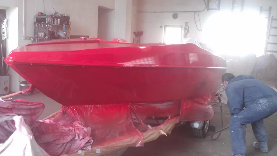 Renovace laku motorového člunu