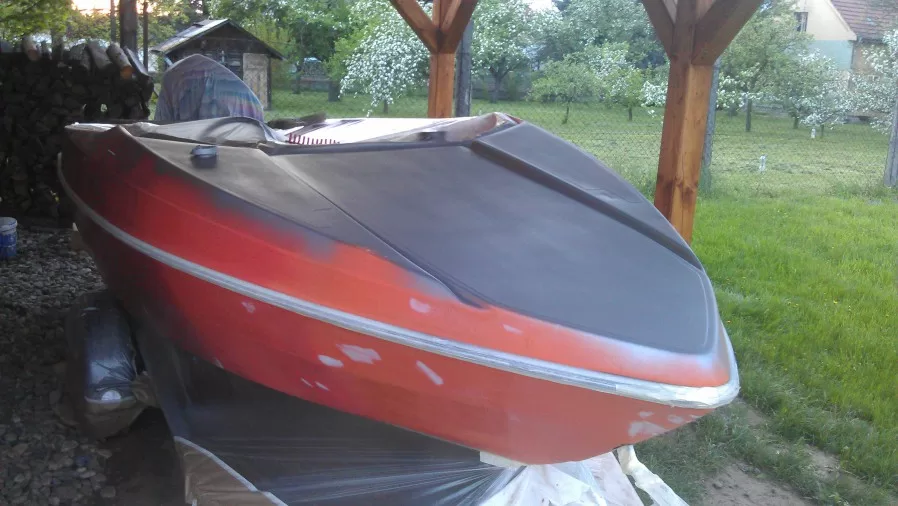 Renovace laku motorového člunu